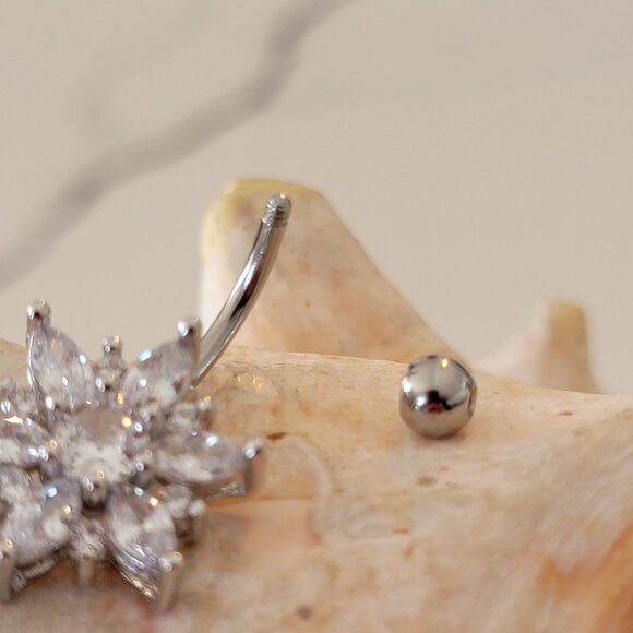 14G Flower snowflake clear gem belly ring stainless steel - Picture 6 of 7